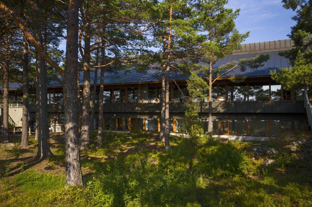 Djuroenaeset Hotell & Konferens Djurhamn Экстерьер фото