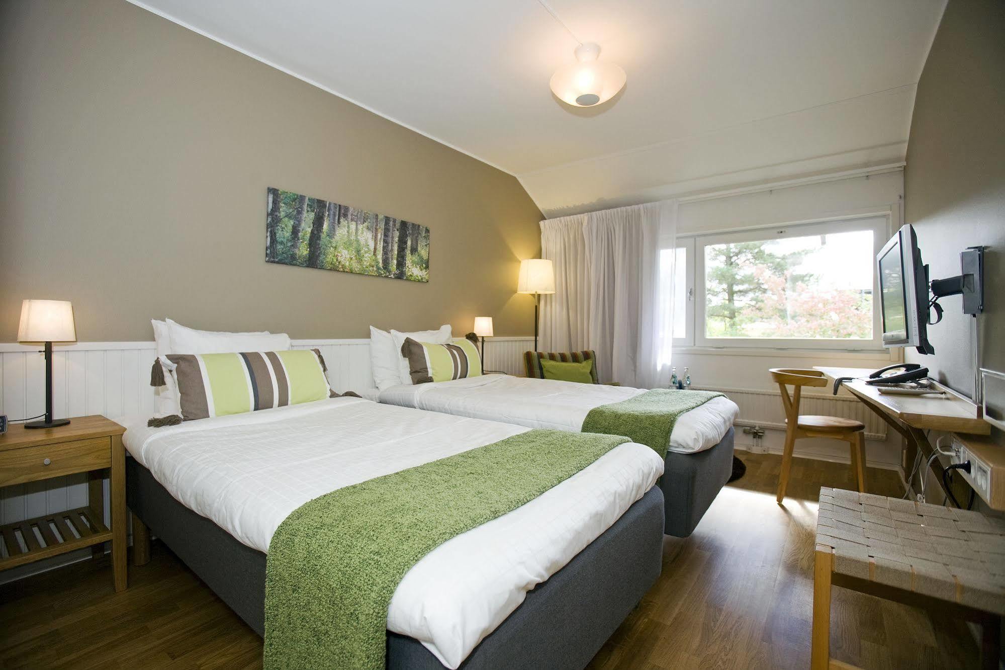 Djuroenaeset Hotell & Konferens Djurhamn Экстерьер фото