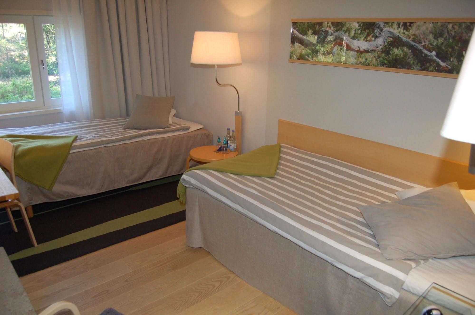 Djuroenaeset Hotell & Konferens Djurhamn Экстерьер фото
