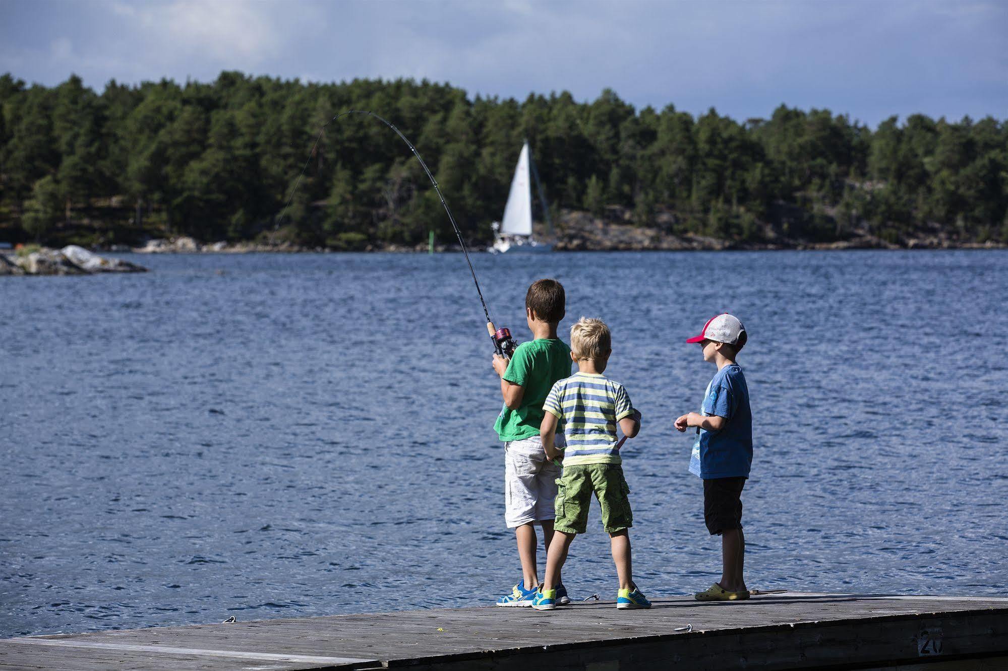 Djuroenaeset Hotell & Konferens Djurhamn Экстерьер фото